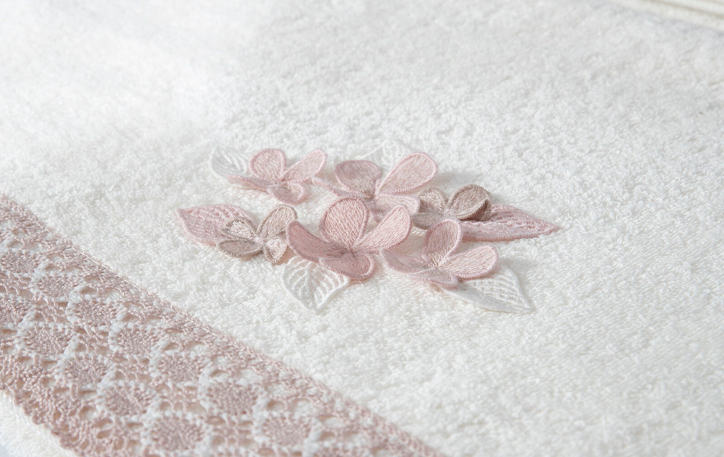 ESMERALDA 50x90 TOWEL CREAM-PINK